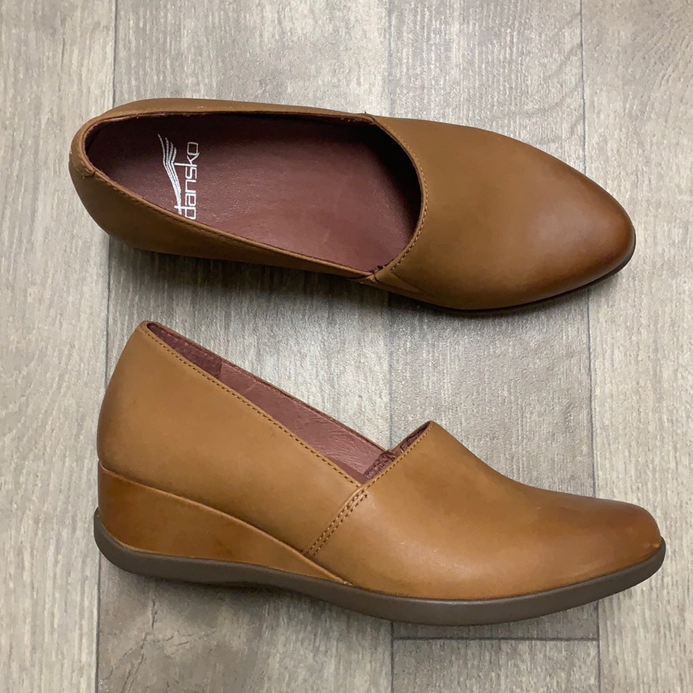 NWOT Dansko Shanda Luggage Waterproof Leather Wedge Pump Shoes